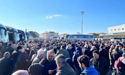 Akhisarlı umreciler dualarla yola çıktı