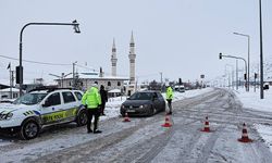 Bayburt-Erzurum kara yolu çığ nedeniyle ulaşıma kapandı