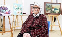 81 Yaşındaki Esme teyze eğitim sevgisiyle örnek oluyor