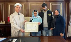 Kur'an'dan etkilenen Macar kadın Müslüman oldu