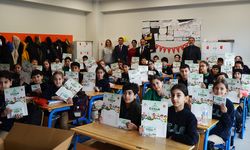 Gebze'de din görevlilerinden çocuklara anlamlı hediye