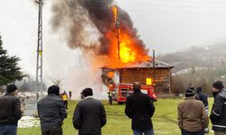 Karabük'te tarihi cami yandı