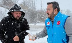 Din görevlilerinden yolda kalanlara sıcak ikram