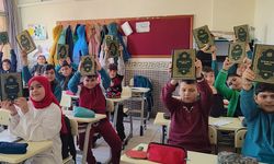 Anamur'da öğrencilere Kur'an hediye edildi