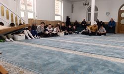 Bosna Hersek’te çocuklar mukabeleyi ilgiyle takip ediyor