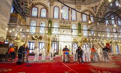 Fatih Camii gül suyu ile temizlenip ramazana hazırlandı