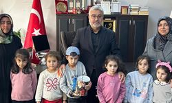 Besni'de minikler harçlıklarıyla Gazze'ye destek oldu