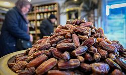 Ramazan öncesi hurma tezgahlardaki yerini aldı