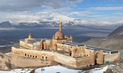 İshak Paşa Sarayı kışın da ziyaretçileri ağırlıyor