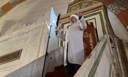 Eski Cami'de "kılıçla hutbe" geleneği asırlardır sürüyor