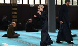 Otizmli İngiliz çocuğun hedefi Türk camilerini ziyaret etmek