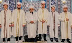 Üniversiteli gençler hatimle teravih geleneğini yaşatıyor