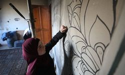 Gazzeli kadın, engeline rağmen resim yapıyor