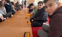 Esenyurt’ta çocuklar hayallerini camide resmetti