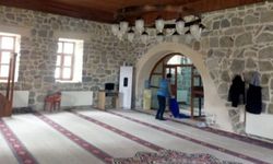 Hakkari'de hükümlüler camileri temizliyor