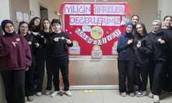 İzmir'de imam hatipli gençler iyilikte yarıştı