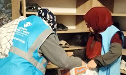 Karaman'da teravihe gelen çocuklara sürpriz hediye