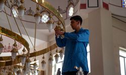 Meslek lisesi öğrencileri ramazanda camilerin bakım ve onarımını yapıyor