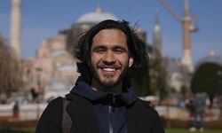 Yıllarca dinleri araştırdıktan sonra Müslüman olan Meksikalı genç, İstanbul’daki camileri ziyaret etti