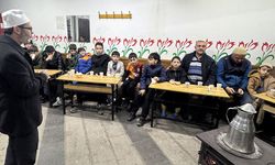 Pendik'te camide "soba başı muhabbetleri"yle gençlere güvenli ortam sunuluyor