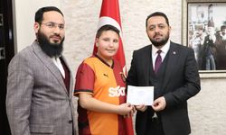 Bayram harçlıklarını Gazzeli kardeşlerine gönderdi