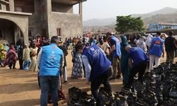 TDV, Sierra Leone'de ihtiyaç sahiplerine gıda kolisi dağıttı