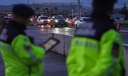İstanbul ve Ankara'da bayram dönüşü trafik yoğunluğu oluştu