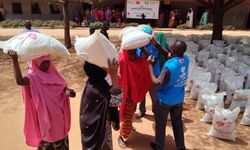 TDV, Nijerya'da ihtiyaç sahiplerine gıda kolisi dağıttı