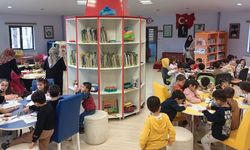 Minikler kütüphanede buluştu