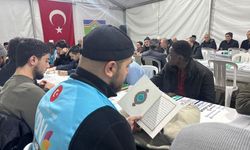 Üniversite öğrencileri şehit polisi dualarla andı