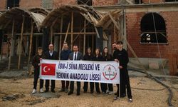 Bilecik'te liseli gençlerden cami inşaatına destek