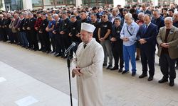 Okul saldırısında ölenler için gıyabi cenaze namazı kılındı