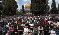 41 gün sonra açılan Mescid-i Aksa'da on binler cuma kıldı