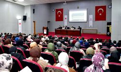 Vali Şahin, müftülükteki okuma etkinliğinde gençlerle buluştu