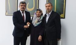 Evlilik altınlarını Kur'an kursu inşaatına bağışladı