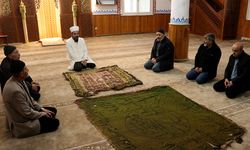 Atalarından kalan sancakları nesilden nesle taşıyorlar