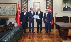 Siirt Valisi Kızılkaya, kurbanını TDV'ye emanet etti