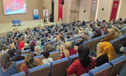 "Dijital Dünyada Çocuk ve Aile" konferansları sürüyor