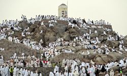 Milyonlarca Müslüman Arafat'ta vakfeye durdu