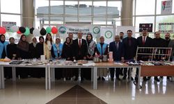 Üniversiteli gençler Filistin için kermes düzenledi