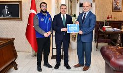 Gümüşhane Valisi Atay, kurbanını TDV'ye emanet etti