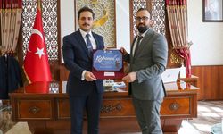 Gürpınar Kaymakamı Erdem, kurbanını TDV’ye verdi