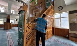 Elazığ'da yükümlüler camileri Kurban Bayramı'na hazırlıyor