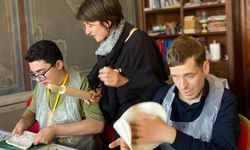 Görme engelli gençler engelleri sanatla aşıyor