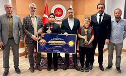 Türkiye dereceli öğrenciler müftülükte ödüllendirildi