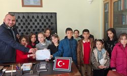 Köse'deki ilkokul öğrencilerinden Filistin'e destek