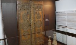 UNESCO Dünya Mirası Listesi'ndeki 660 yıllık caminin kapısı müzede sergileniyor