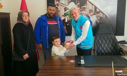 Minik Berkay'dan anlamlı hareket
