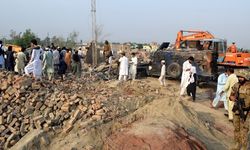 Pakistan'da düzenlenen intihar saldırısında 15 polis hayatını kaybetti