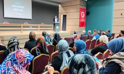 Tekirdağ'da "Dijital Dünyada Çocuk ve Aile" konferansı